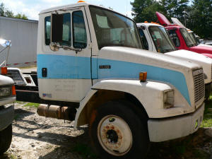 A082, 1998 Freightliner FL70 used truck cab